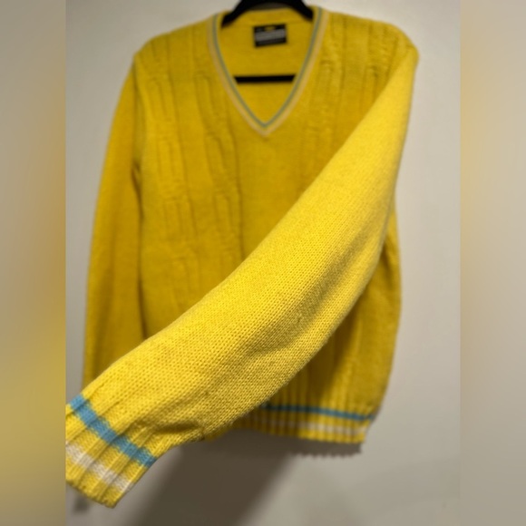 VTG 50s Unisex Sz:L Sportswear Bright Yellow VNeck Cable Knit Preppy Sweater. - Picture 3 of 10